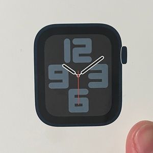 Apple Watch SE Gen 2 40mm Midnight Aluminum GPS with Watch Band